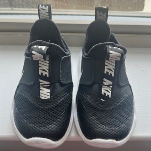 Baby Nike pull on tennis shoe
